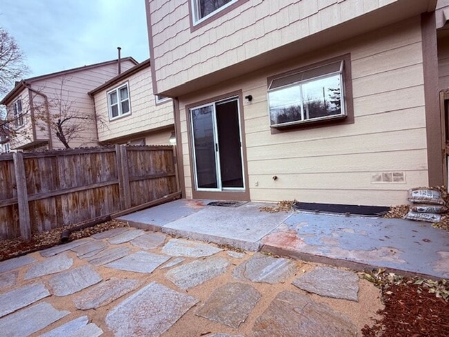 Building Photo - House For Lease