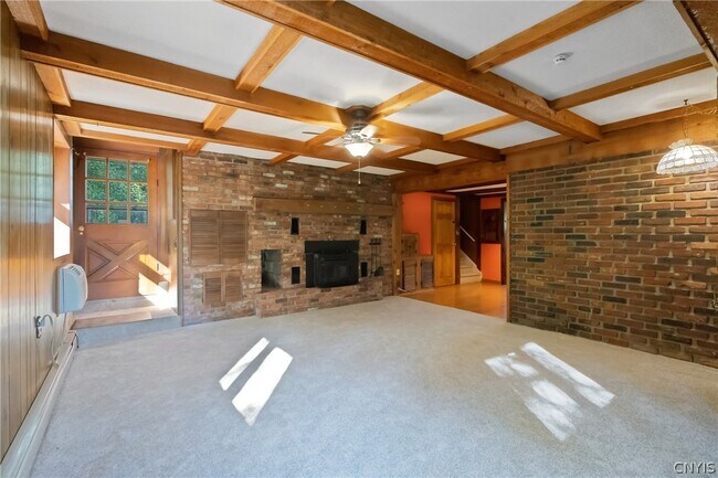 Building Photo - 6555 Woodchuck Hill Rd