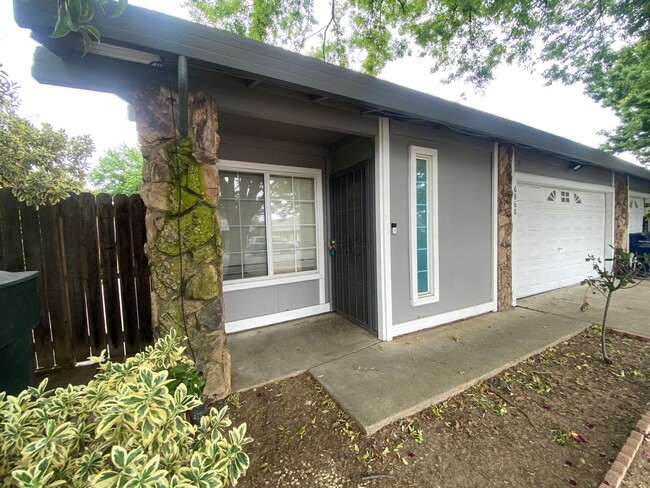 Building Photo - Spacious Foothill Farms Duplex