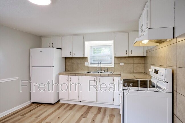 Building Photo - 2719a Meadowbrook Dr