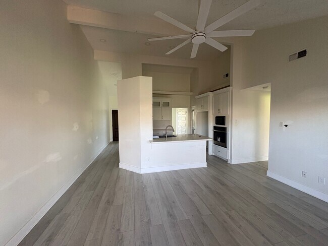 Building Photo - 3723 Westmeadow Dr