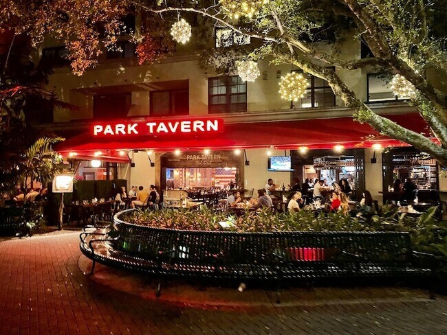 Building Photo - 111 SE 1st Ave