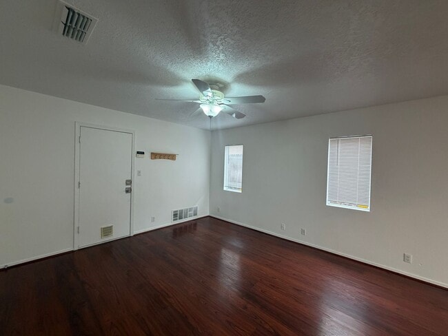 Building Photo - 3 Bedroom Home Near Unser Blvd NW & McMahon Blvd NW!