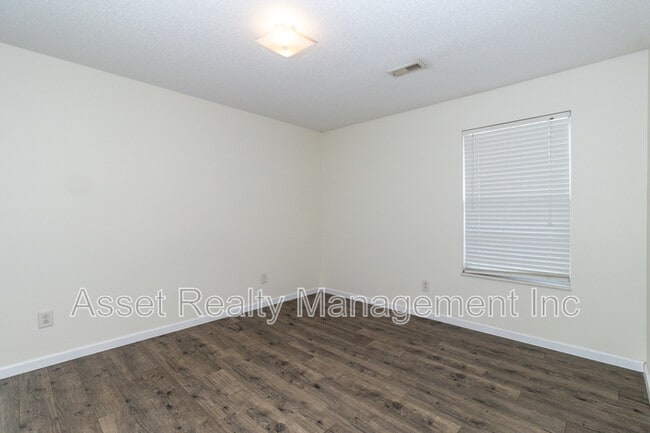 Building Photo - 385 Hawthorne Oaks Way