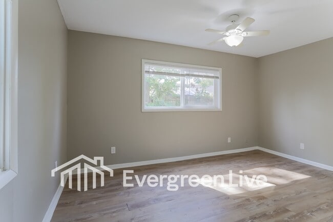 Building Photo - 1657 Eastbrook Dr S