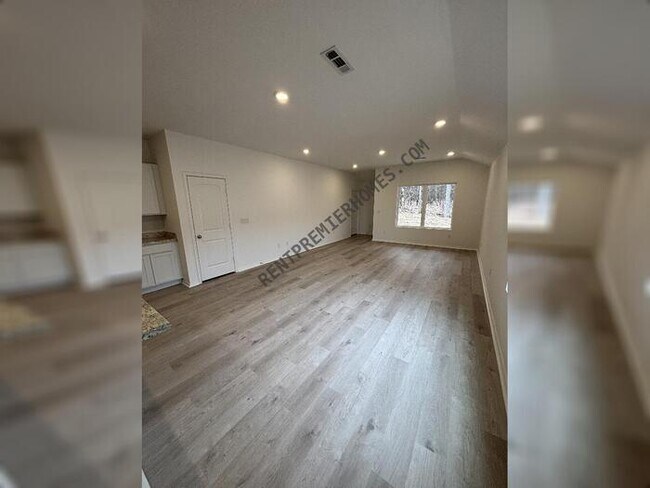 Building Photo - 310 Sarah Alyse Ln