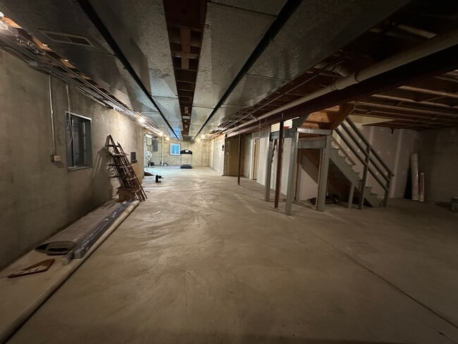 Building Photo - 1055 Knollwood Ln