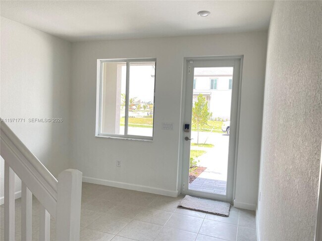 Building Photo - 1427 SE 7th Ter