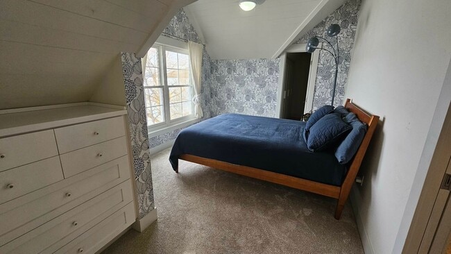 Building Photo - Fully Furnished House plus Mother-in-law suite - Lake Views & Access - Winter Rental Only