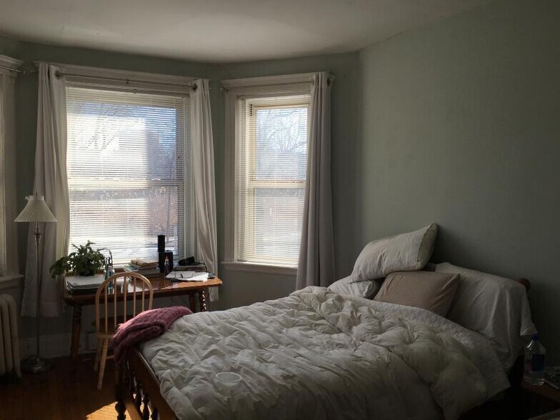 Building Photo - 55 Park Dr