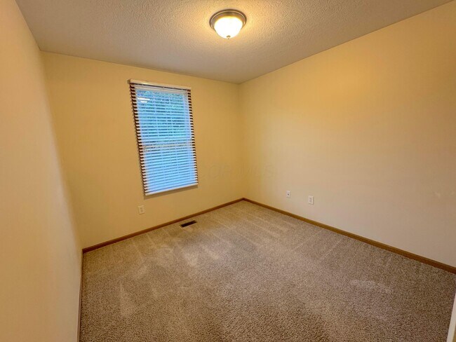 Building Photo - 8577 Clover Glade Dr