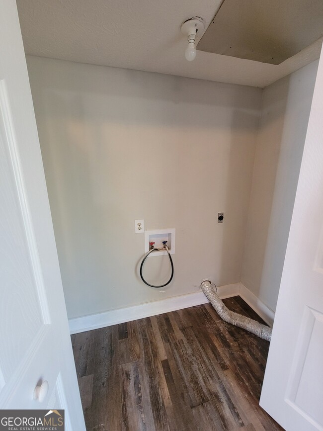 Building Photo - 2938 Bridge Dr