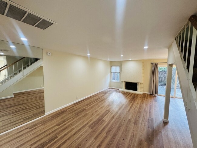 Building Photo - Nice Two-Story Unit with Attached Garage a...