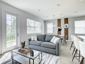 Building Photo - 1048 Plantation Ln