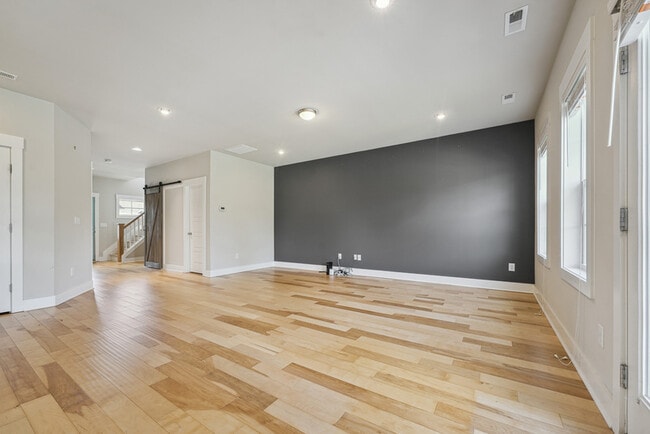 Building Photo - 444 Beacon Ridge Blvd