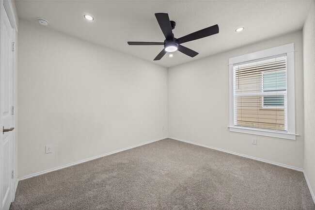 Building Photo - 11801 Rush Ln