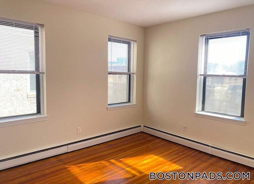 Building Photo - 60 Brighton Ave