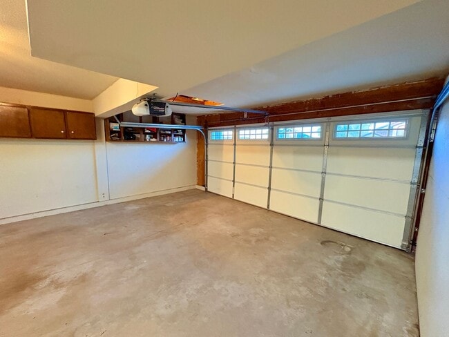 Building Photo - Beautiful Two Story Home with Large Yard - Oceanside