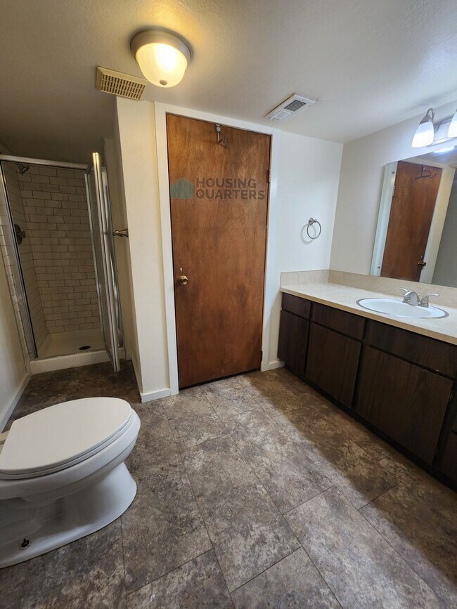 Building Photo - Single family home with large back yard!