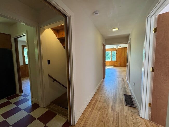 Building Photo - 473 Hapgood Pond Rd