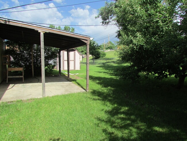 Building Photo - 3 BD | 1 BA | HOUSE | ATTACHED GARAGE | SO...