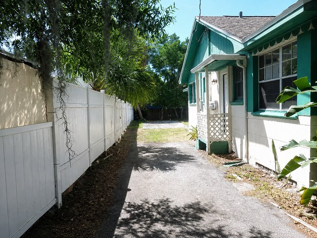 Building Photo - 1006 S Prospect Ave