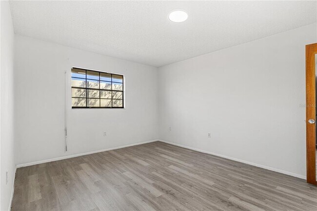 Building Photo - 13250 Ridge Rd S