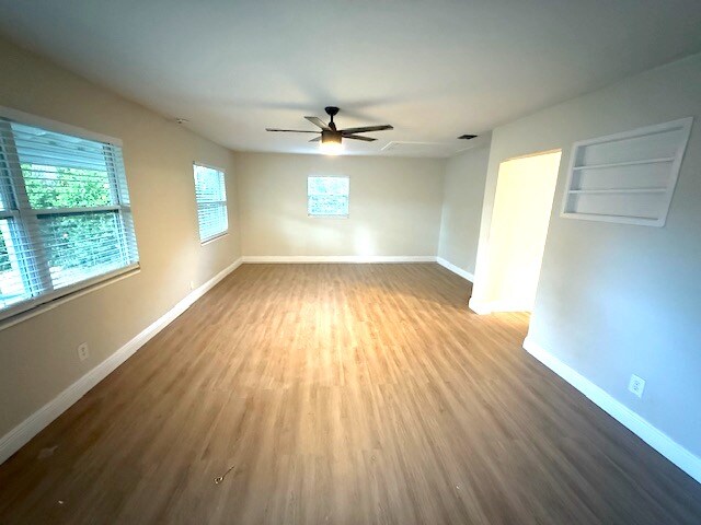 Building Photo - 1471 Park St