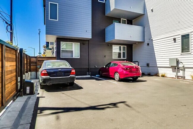 Building Photo - 1058 18th St