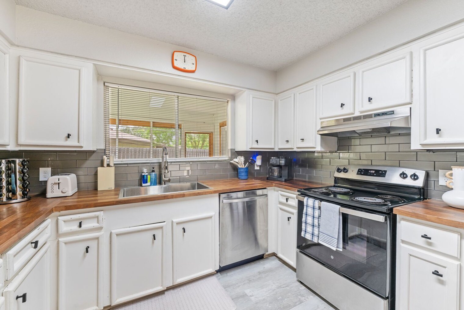 Building Photo - 11906 Blueridge Mountains Dr