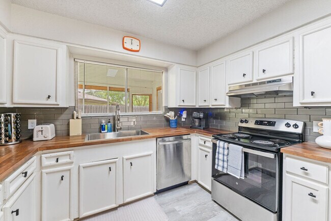 Building Photo - 11906 Blueridge Mountains Dr