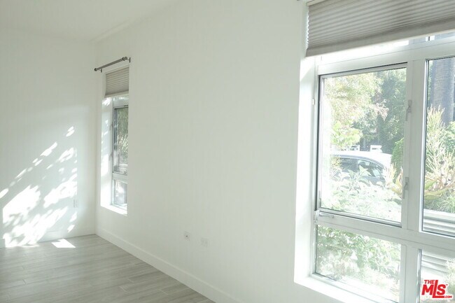 Building Photo - 6001 Carlton Way