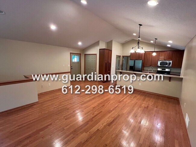 Building Photo - Mahtomedi House Available Now, Open Floor Plan, Master Suite, 2 Fireplaces, Deck