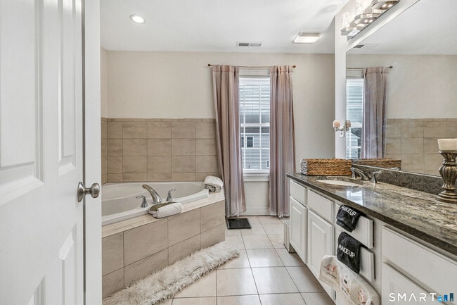 Building Photo - 240 Highland Ave