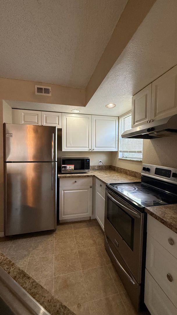 Building Photo - Spacious 2-bed, 1-bath apartment - Ponte Verde at Palm Beach Lakes