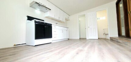 Building Photo - 2311 El Paseo