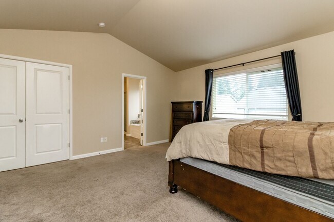 Building Photo - Beautiful Home in Highly Sought After Yelm...