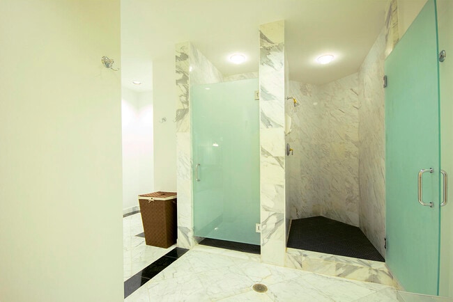 Building Photo - 550 SE Mizner Blvd