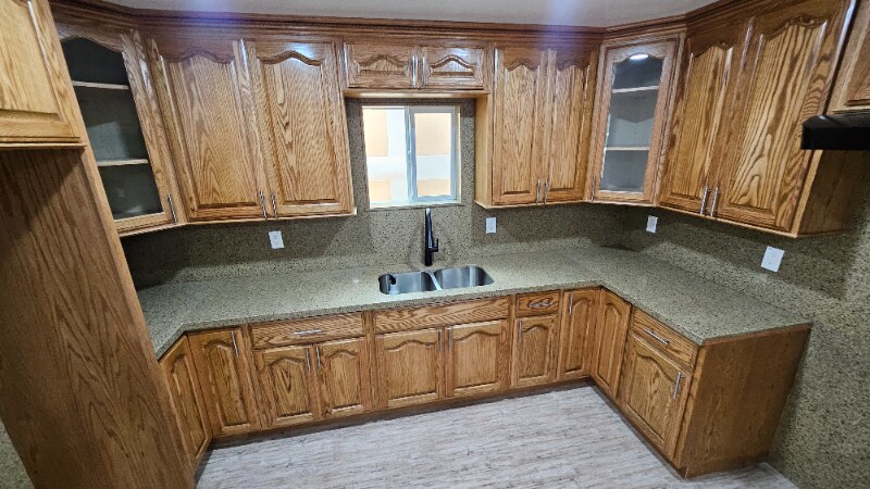 Building Photo - 711 N Sloan Ave