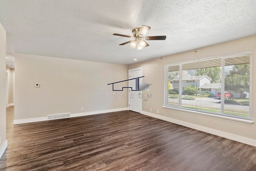 Building Photo - 1334 Henderson Dr