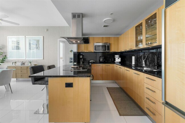 Building Photo - 6899 Collins Ave