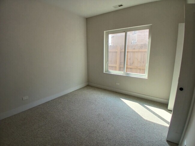 Building Photo - 4608 S Indiana Ave