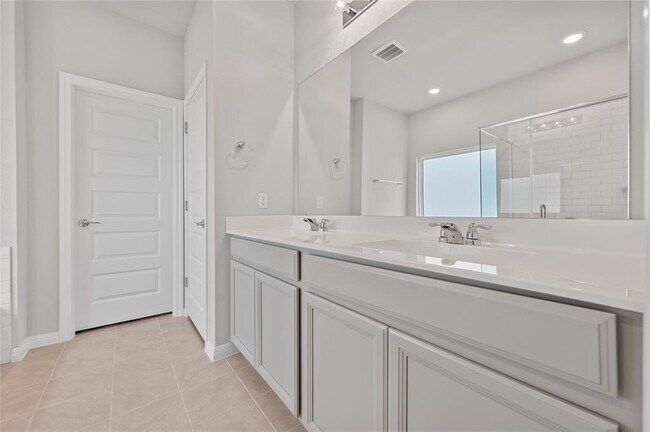 Building Photo - 732 Gray Fox Lp