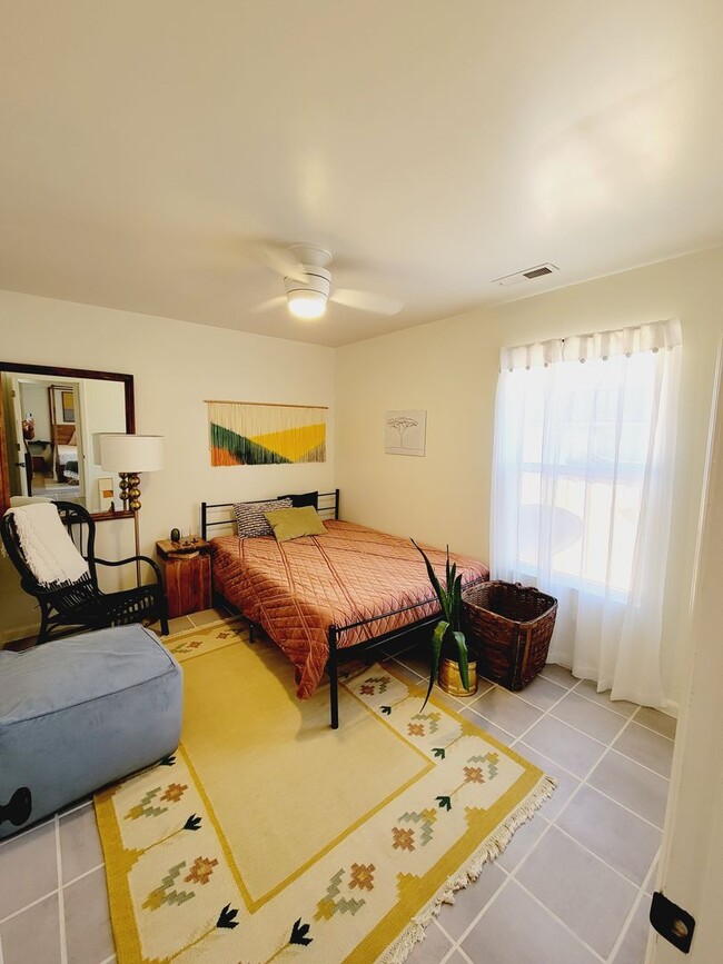 Building Photo - CAROLINA PLACE - Within minutes to Downtow...