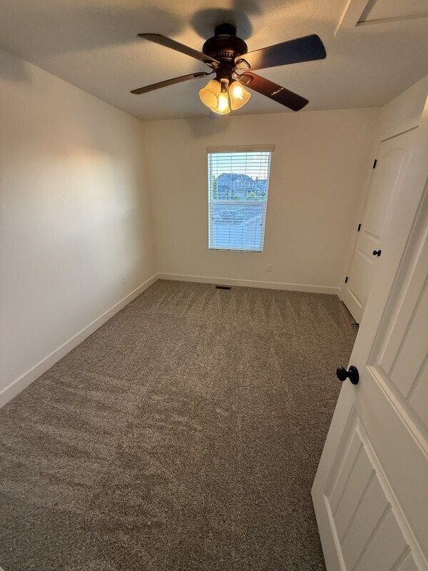 Building Photo - 1427 S Paddock Dr
