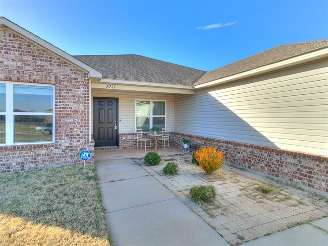 Building Photo - 2217 Stella Rd