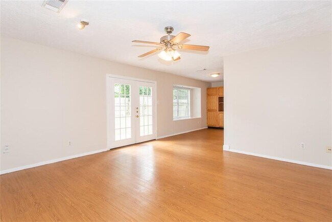 Building Photo - 6505 Clubway Ln
