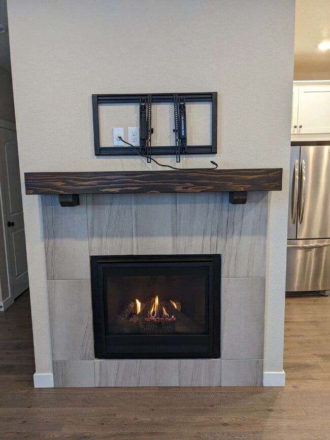 Building Photo - Luxury Open Concept Townhome in Quiet Littleton Neighborhood Complete with Mountain Views!