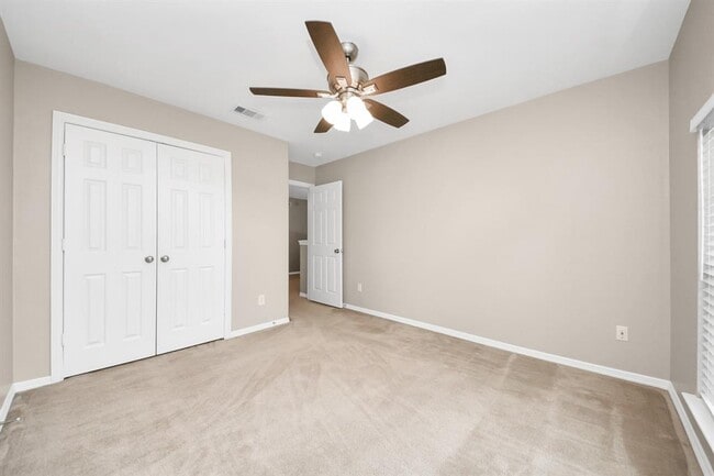 Building Photo - 8522 Sports Haven Dr
