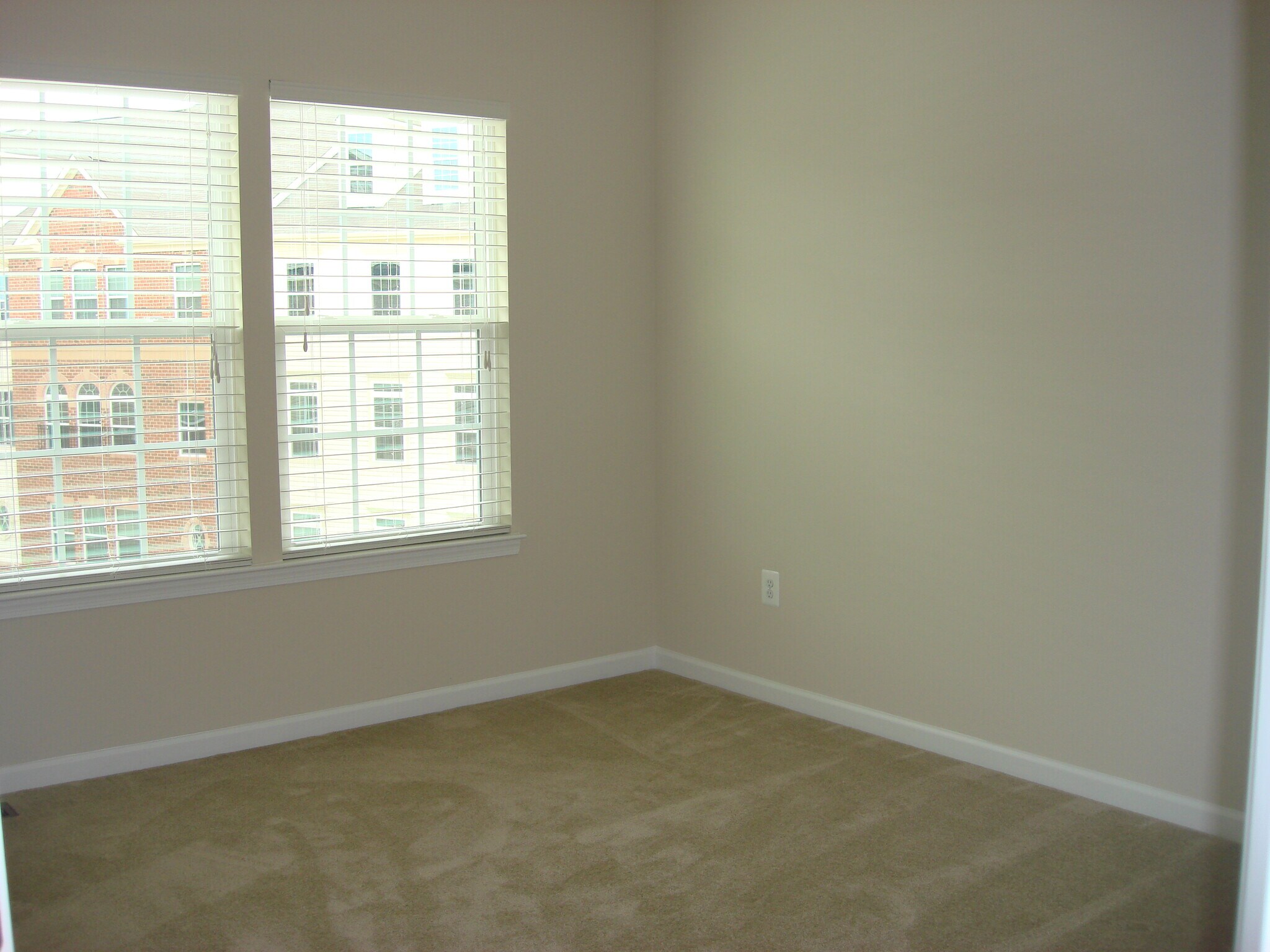 Building Photo - 340 Chessington Dr